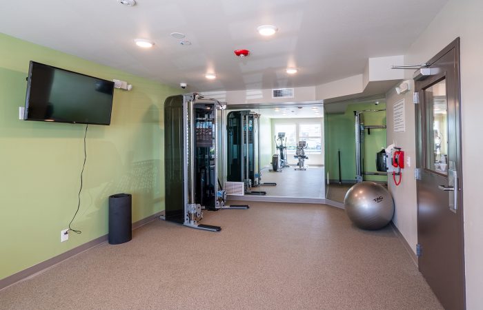 woodspring-elgin-il-hotel-fitness-center-mirror-steven-bullock